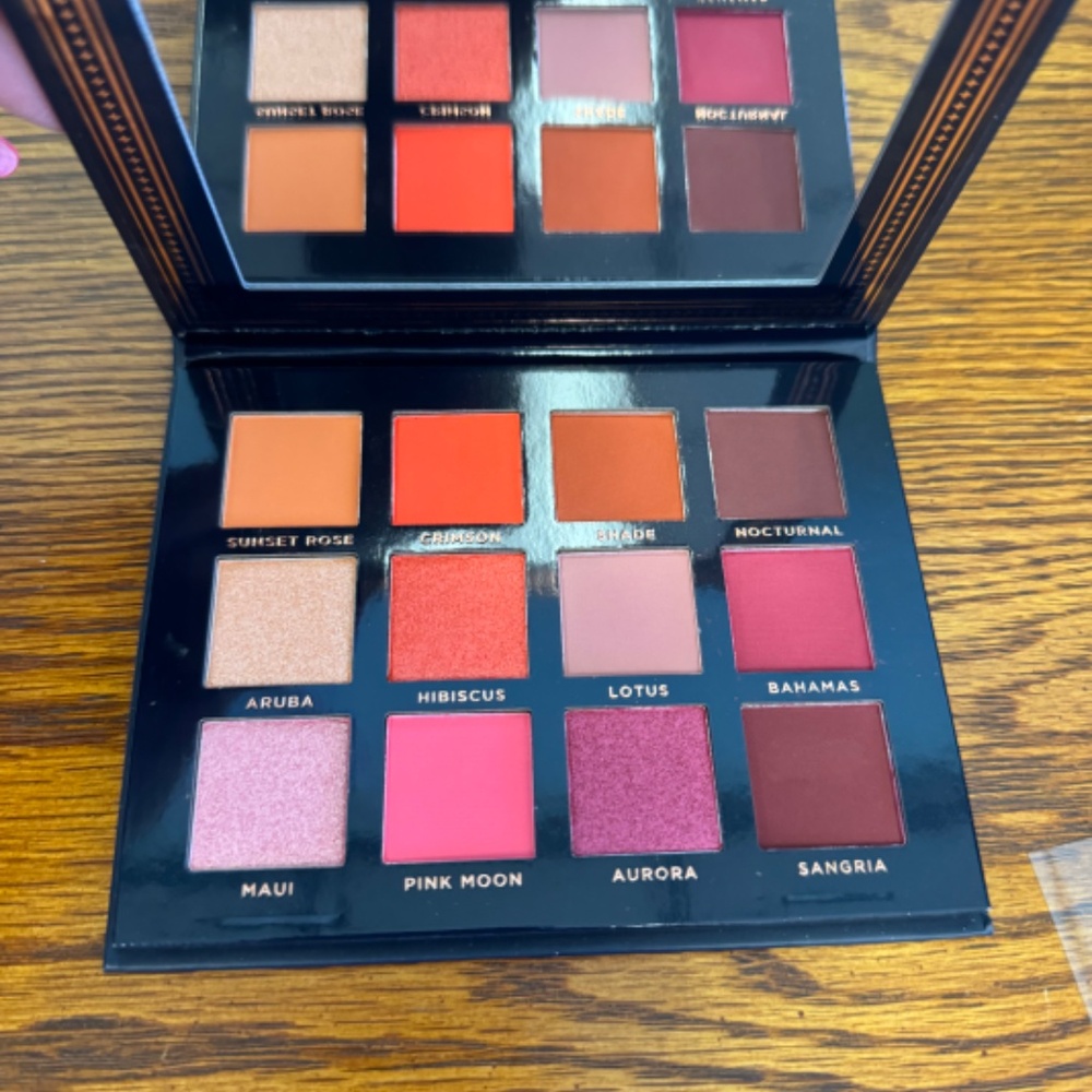 ACE BEAUTE SCARLET DUSK EYE COLOR PALETTE